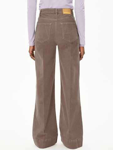 ARMEDANGELS Skinny Broek in Bruin