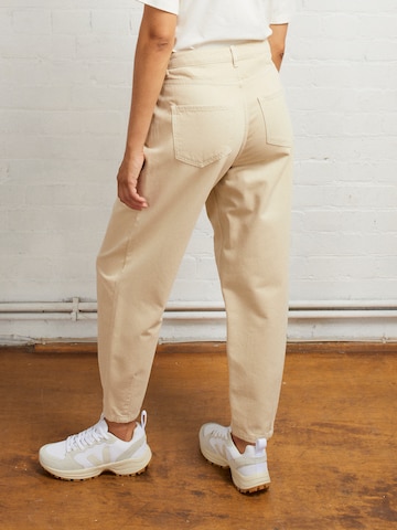 Aligne Tapered Jeans 'Carolyn' in Beige