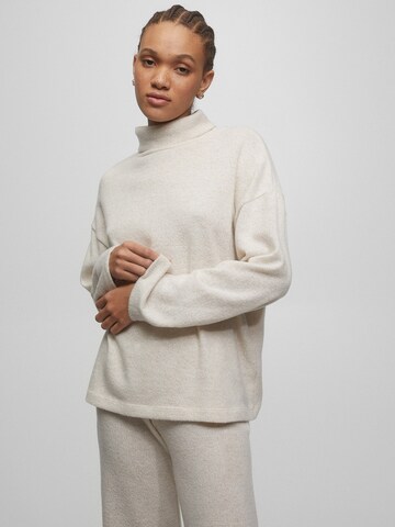 Pull&Bear Sweater in Beige: front