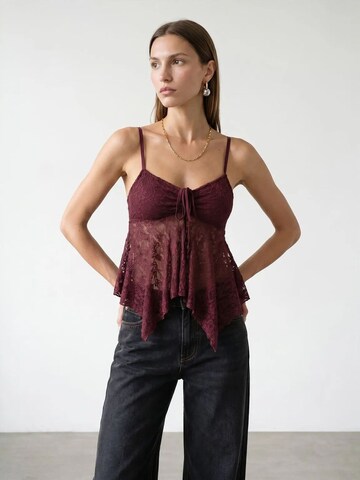 Top di Dilvin in rosso: frontale
