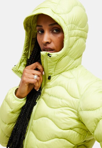 PEAK PERFORMANCE Between-Season Jacket in Green
