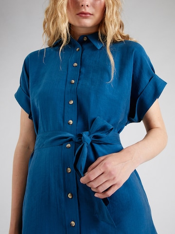 Maison 123 Košilové šaty 'NAYAA' – modrá