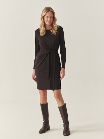 TATUUM Платье в Коричневый