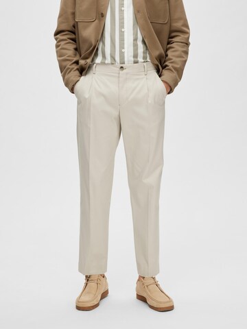 SELECTED HOMME Regular Trousers with creases 'Gibson' in Beige: front