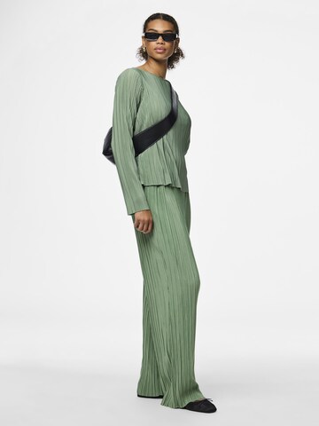 Wide Leg Pantalon 'PAMMI' PIECES en vert
