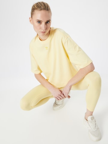 ADIDAS ORIGINALS Тениска 'Adicolor Essentials' в жълто