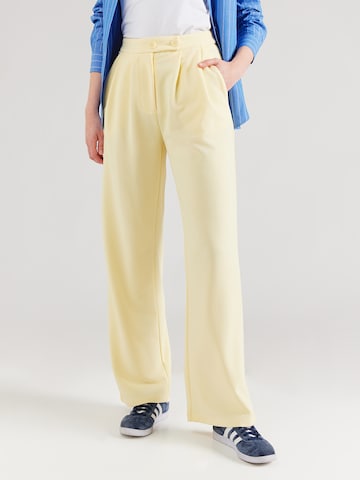 ABOUT YOU Bő szár Élére vasalt nadrágok 'Maribelle' - sárga: elől