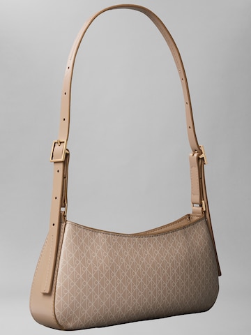 Calvin Klein Τσάντα ώμου σε γκρι