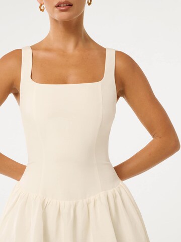 Forever New Petite Платье 'Heidi' в Белый