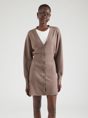 Robes en maille Gina Tricot en beige : devant