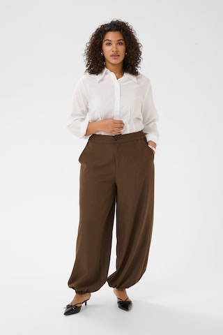 Effilé Pantalon 'KCYasmina' KAFFE CURVE en marron
