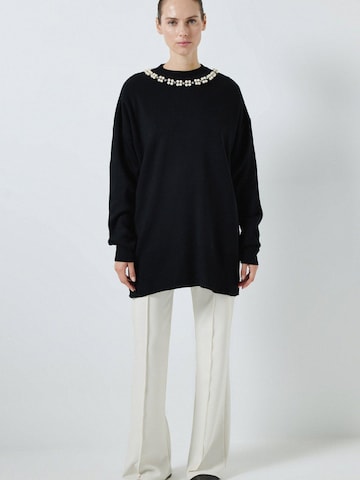 Pullover 'Sweater With Pearl Collar' di Touché Privé in nero