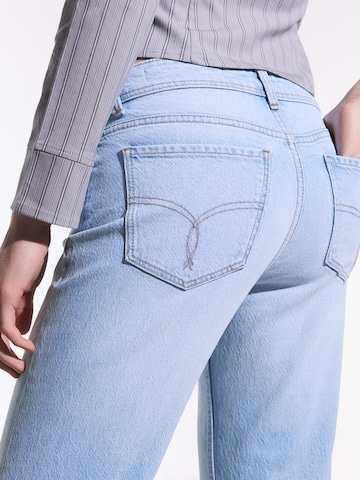 Bershka Bootcut Jeans in Blau