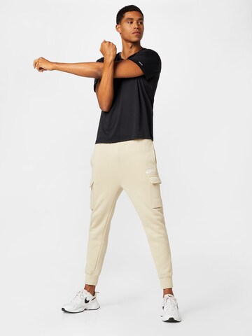 Effilé Pantalon cargo Nike Sportswear en beige