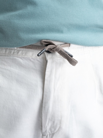 Regular Pantalon chino Petrol Industries en blanc