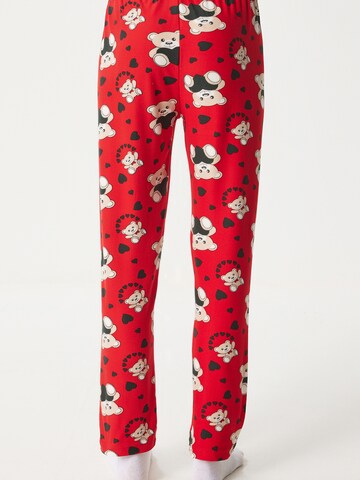 Pantaloni de pijama de la Happiness İstanbul pe roșu