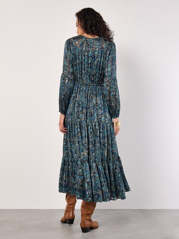 Robe Apricot en bleu