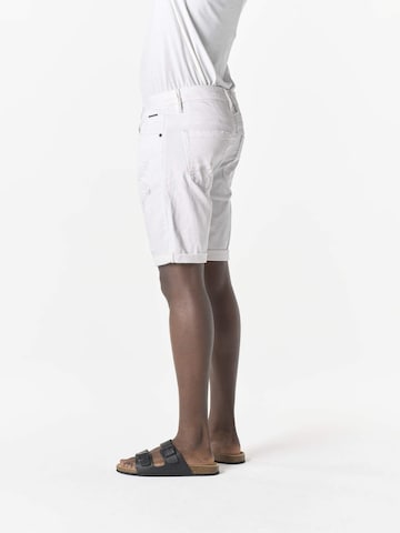 KOROSHI Regular Shorts in Weiß