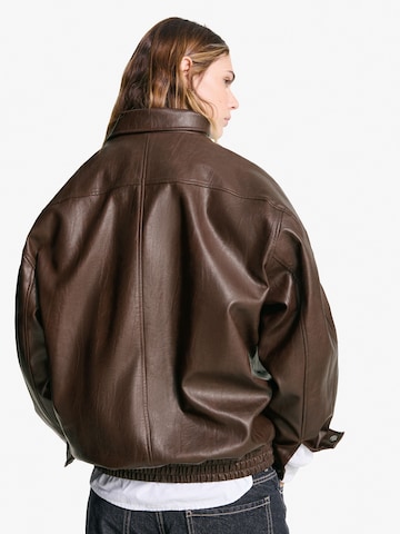 Bershka Overgangsjakke i brun