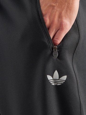 ADIDAS ORIGINALS Tapered Παντελόνι 'ESS' σε μαύρο