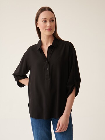 TATUUM Blouse 'BALEA' in Black: front