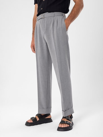 Regular Pantalon à plis Antioch en gris : devant