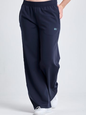 SPORTKIND - Acampanado Pantalón deportivo 'Wide Training Pants' en azul: frente