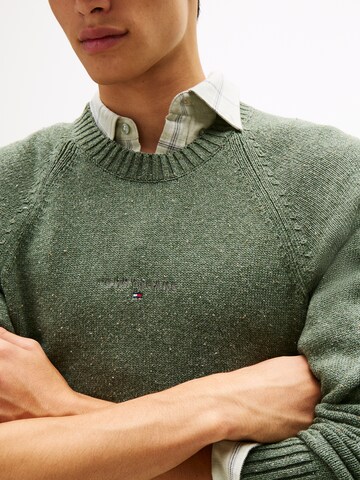 Pulover de la Tommy Jeans pe verde