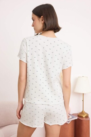 Trendyol Shorty in White