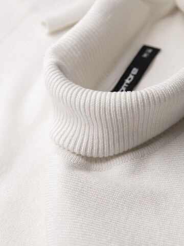 Pull-over 'OM-SWTN-0101' Ombre en blanc