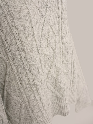 Pull-over 'YOLIGEX Zopfmuster-Pullover Hellgrau-Melange Rundhals' yoligex en blanc
