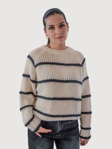 WEARABLE STORIES Pullover 'Nayla' in Beige: Vorderseite