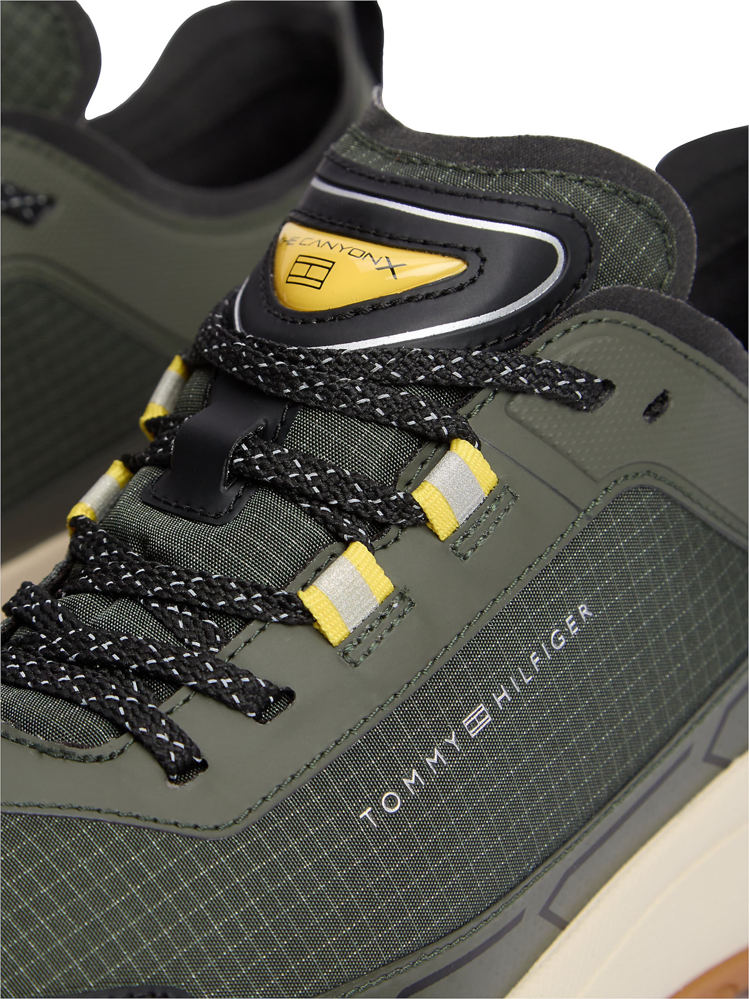TOMMY HILFIGER Sneaker in Grün