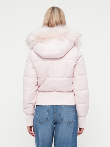 HOLLISTER - Casaco de inverno em rosa