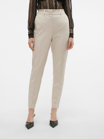 Coupe slim Pantalon à plis 'Holly' VERO MODA en gris : devant