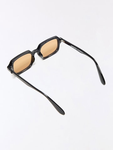 Bershka Sunglasses in Brown