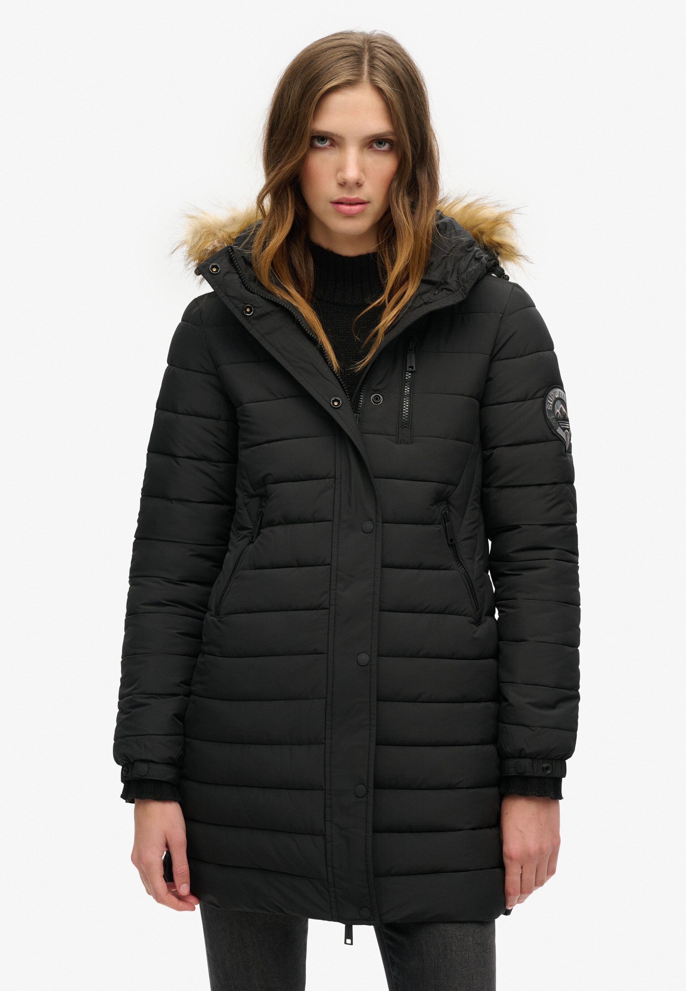 Superdry Pitkä talvitakki 'Fuji' värissä musta