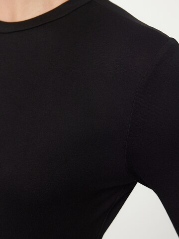 Trendyol - Camiseta en negro