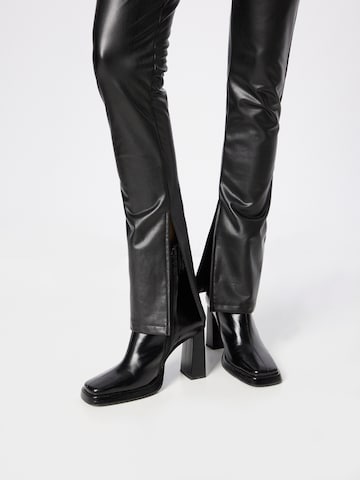 NLY by Nelly Flared Hose in Schwarz