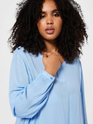 KAFFE CURVE Blouse 'Ami' in Blauw
