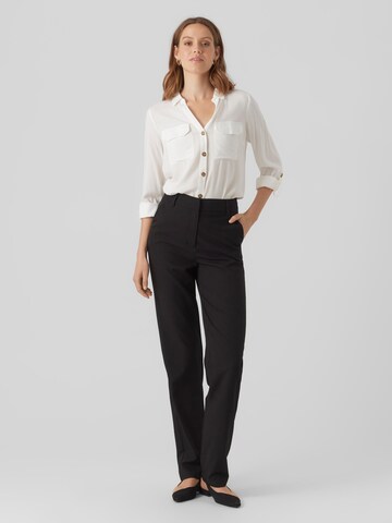 Vero Moda Tall - Blusa 'Bumpy' en blanco