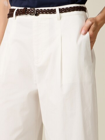 Tapered Pantaloni di oltre in bianco