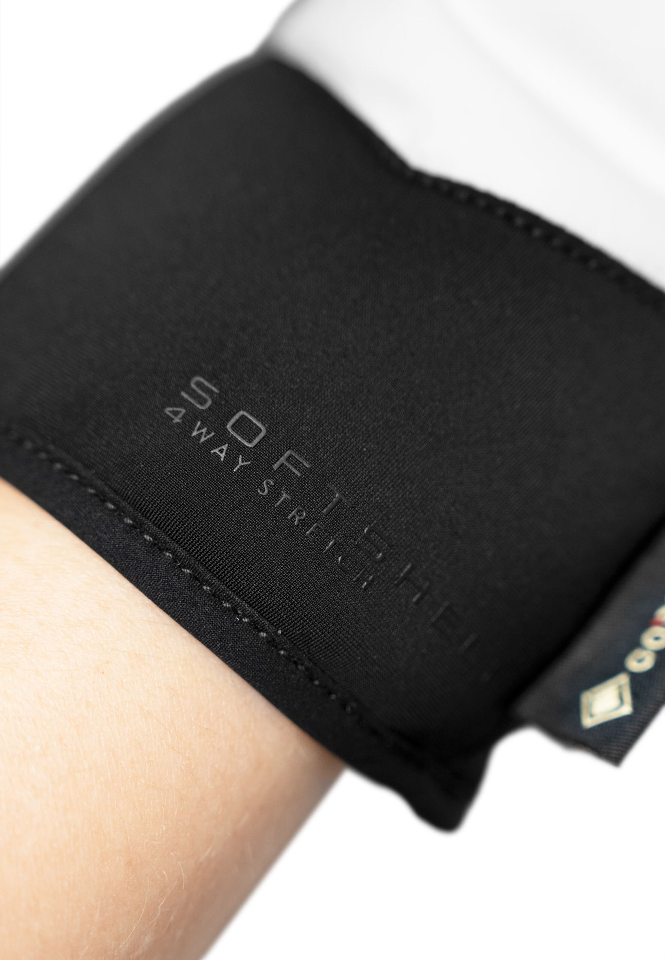 REUSCH Athletic Gloves in Black