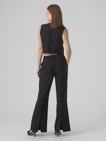 VERO MODA Flared Bügelfaltenhose 'AVERY ' in Schwarz