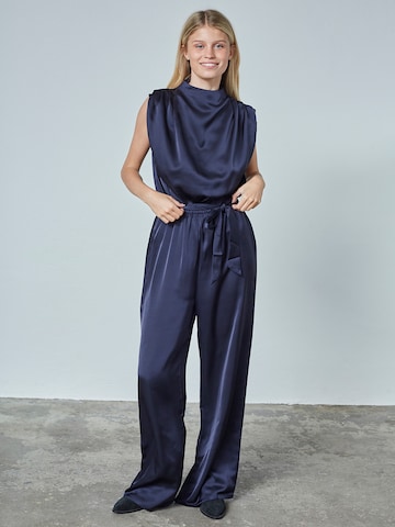 SISTERS POINT Jumpsuit 'GUTO' in Blue: front