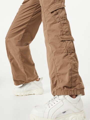BDG Urban Outfitters tavaline Klapptaskutega püksid, värv beež