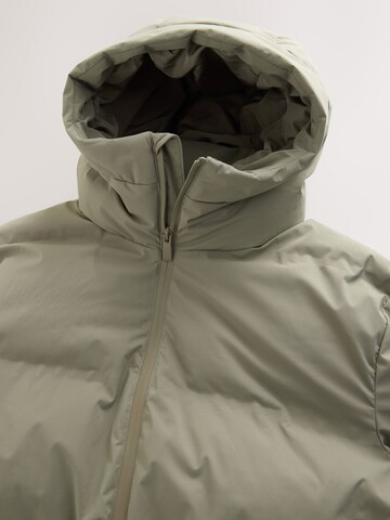 Next Зимняя куртка в Серый