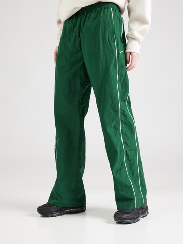Nike Sportswear Loose fit Trousers in Green: front