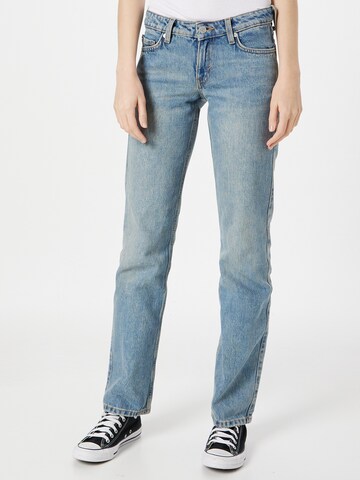 WEEKDAY Regular Jeans 'Arrow' in Blauw: voorkant