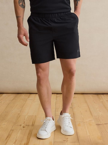DAN FOX APPAREL Обычный Штаны 'Jonte' в Черный: спереди